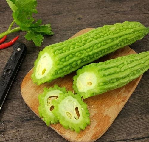 贵妃在吃瓜,宫廷中的闲情逸致